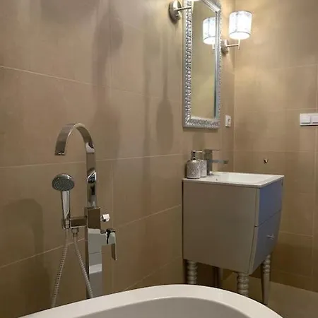 Golden Luxury Apartment