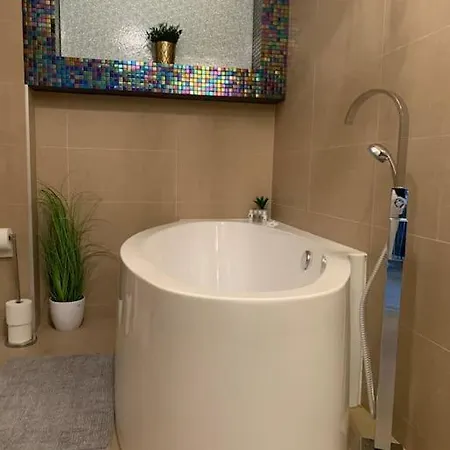 Golden Luxury Apartment
